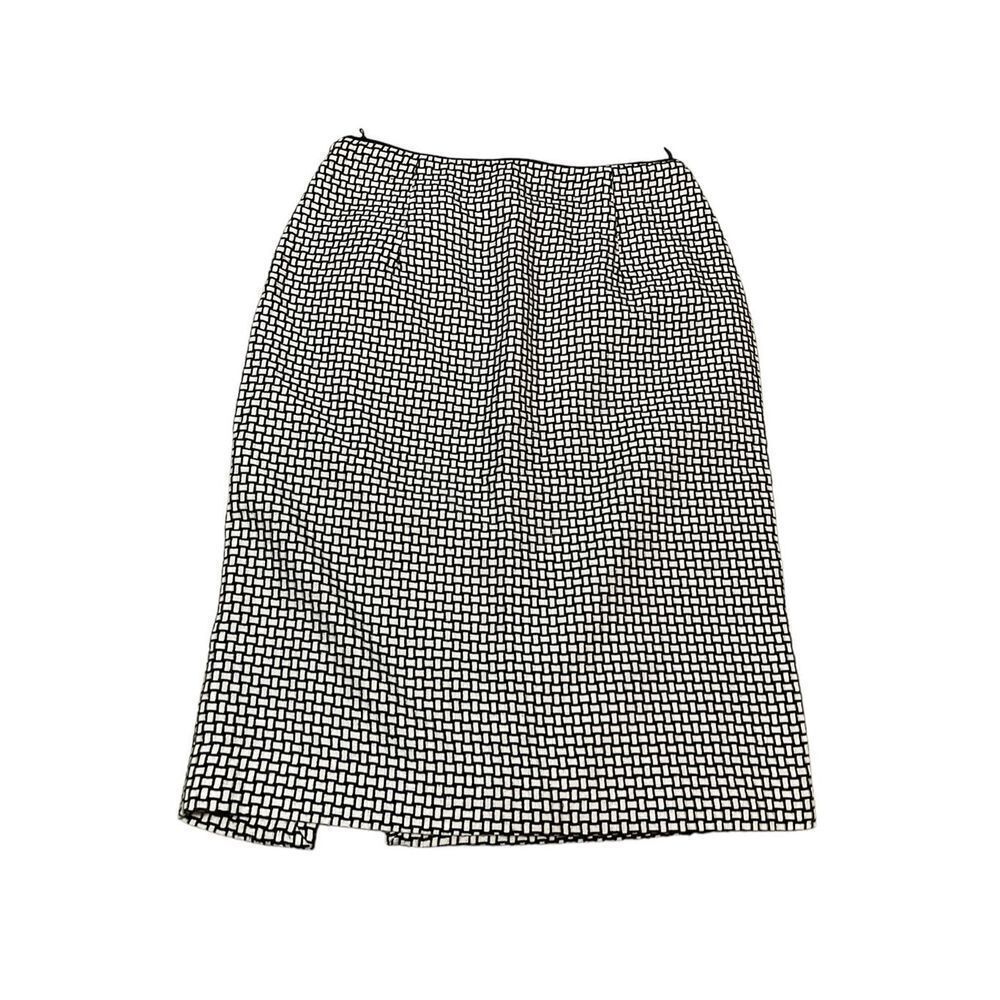 White House Black Market professional skirt, size 0, good condition, small slit